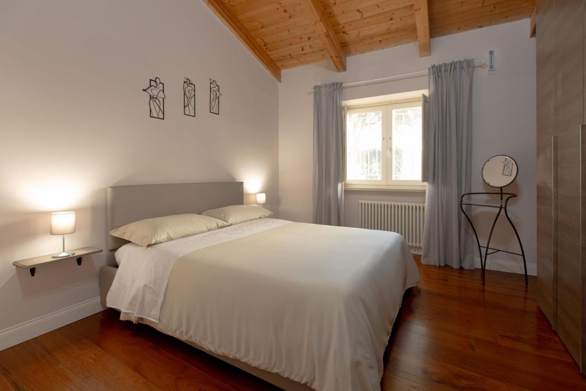 Favolosa Residenza Con Jacuzzi Санта-Мария-Капуа-Ветере Экстерьер фото